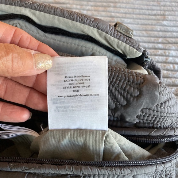 Petunia Pickle Bottom ~ Grey Quilted Baby Bag/Backpack Removable Changing Pad - Picture 13 of 16